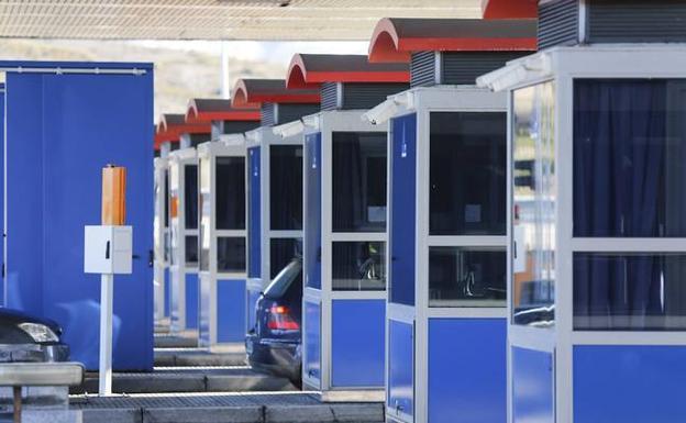 Cabinas de peaje de la autopista del Huerna. /Damián Arienza