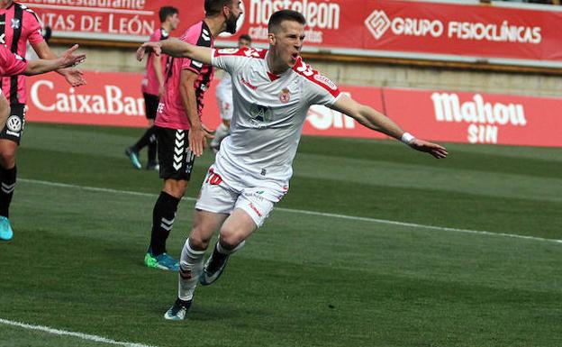 Señé celebra el 2-0./Peio García