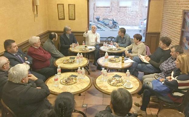 Reunión en San Andrés del Rabanedo./