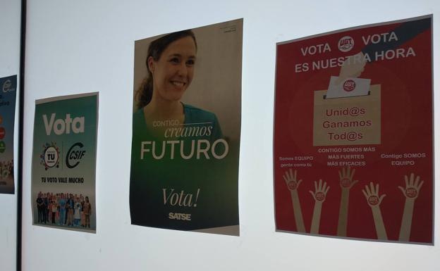 Carteles de las elecciones sindicales en el Hospital del Bierzo.
