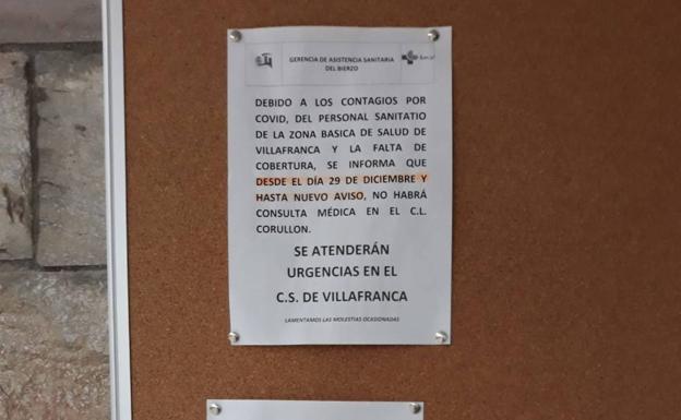 Cartel anunciando el traslado de las consultas al centro de salud de Villafranca del Bierzo.