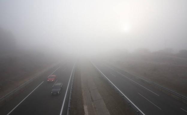La niebla afecta a ocho tramos de la red principal de carreteras de Valladolid, León, Palencia y Burgos./