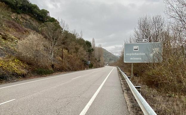 Tramo de la carretera que une Toreno con Asturias.