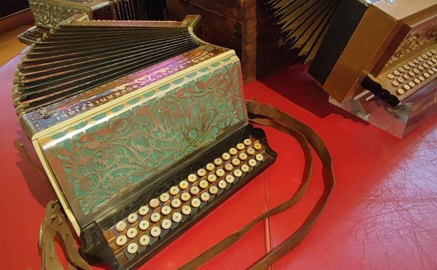 La exposición de acordeones e instrumentos históricos de lengüeta libre se inaugura este viernes en el Museo de la Radio de Ponferrada./