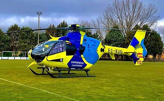 El helicóptero de Sacyl sirvió para evacuar a uno de los heridos, mientras que la otra lo hizo en ambulancia al Hospital del Bierzo./