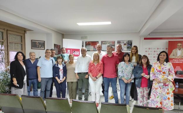 Imagen de la nueva ejecutiva del PSOE de Ponferrada./