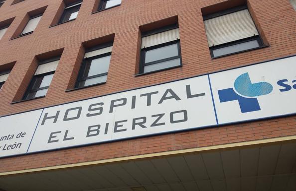 Imagen de la fachada principal del Hospital el Bierzo./Carmen RAmos