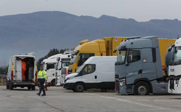 Camiones durante la última huelga del sector.