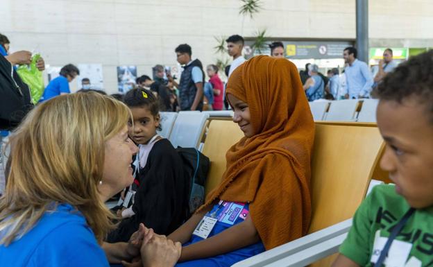 Llegada de los refugiados saharauis al aeropuerto de Valladolid,/Eduardo margareto