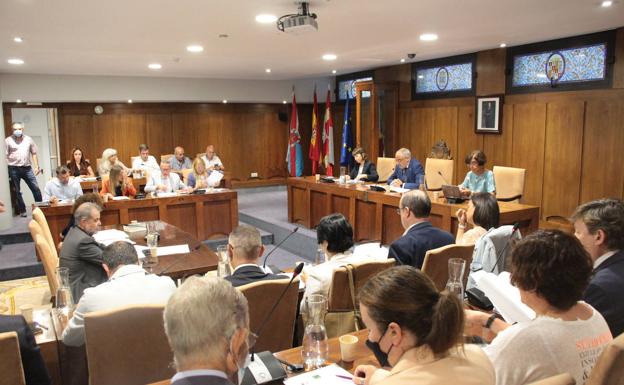 Imagen del pleno ordinario del mes de julio en el Ayuntamiento de Ponferrada.