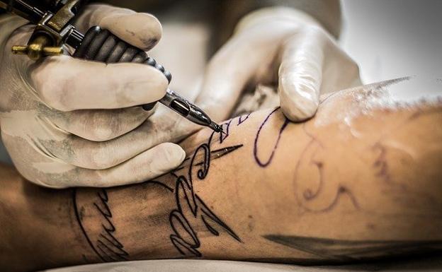 La capital berciana reúne este fin de semana a 45 tatuadores de prestigio internacional en la segunda edición del Ink Tattoo Show./