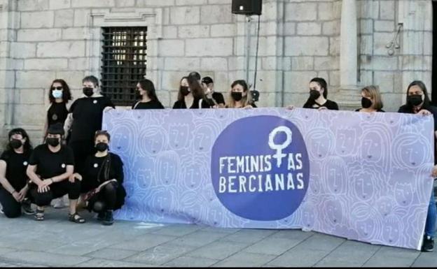 Imagen de una concentración de la asociación Feministas Bercianas./