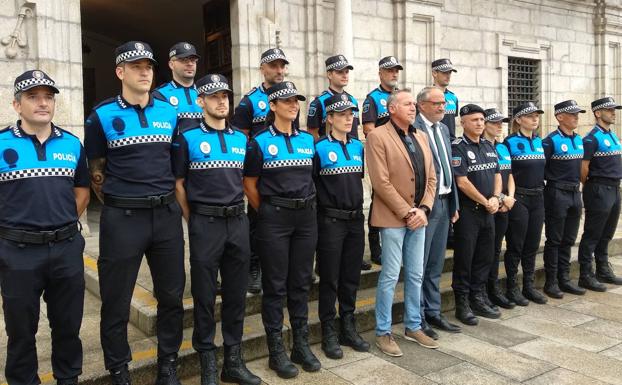 Presentación de los nuevos agentes de la Policía Municipal de Ponferrada./Carmen RAmos
