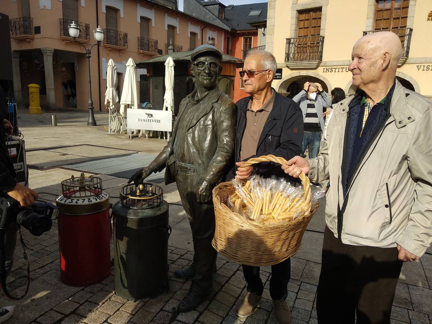 Ponferrada rinde homenaje a Pepe 'el barquillero'.