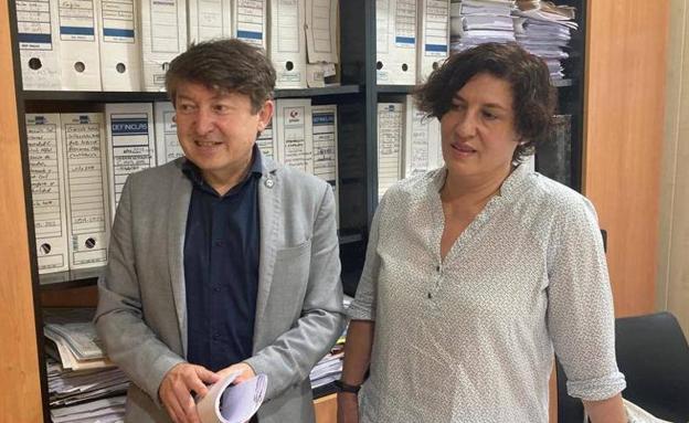 Los concejales de USE Bierzo en el Ayuntamiento de Ponferrada, Samuel Folgueral y Cristina López./