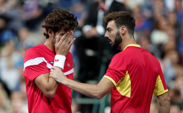 Feliciano López y Marcel Granollers, durante el dobles. /Reuters