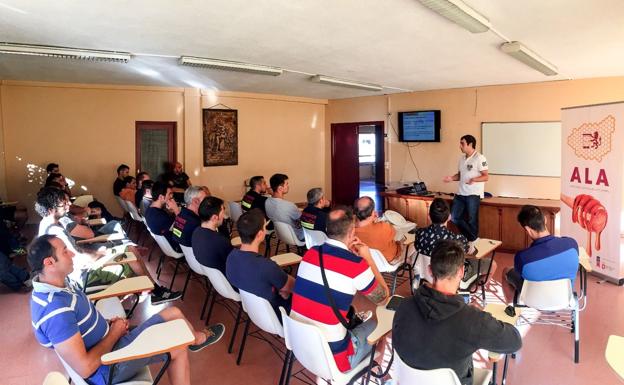 El curso ha sido impartido por la Asociación Leonesa de Apicultores.