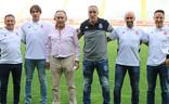 Felipe Llamazares, junto a los 'embajadores' de la Cultural./CyDL
