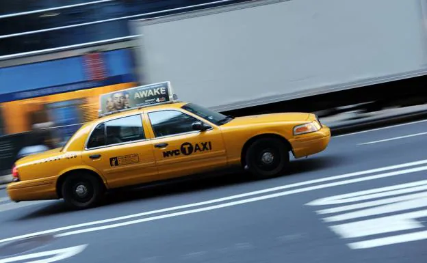 Un típico taxi amarillo de Nueva York. /Afp