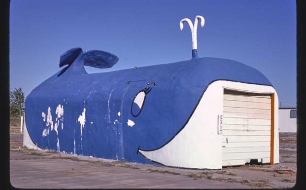 Un recorrido fotográfico por los Estados Unidos ... ¡Gratis! 1 Lavado de autos con forma de ballena en Oklahoma City, Oklahoma.