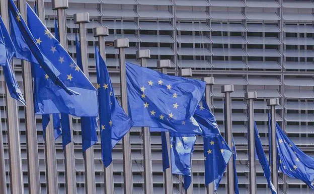 Banderas de la Unión Europea./