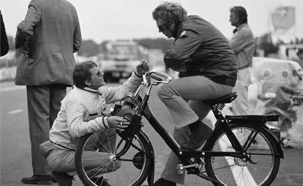 Cabalgando con Brigitte Bardot en un VéloSolex 2 Steve McQueen