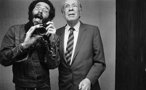 El fotógrafo y Borges. /Vasco Szinetar