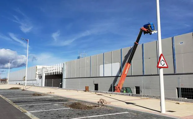 Imagen del estado que presenta la construcción del nuevo centro comercial.