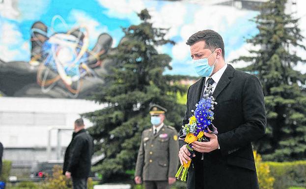 El presidente de Ucrania, Volodímir Zelenski, este lunes durante el acto en recuerdo a las víctimas de Chernóbil./AFP