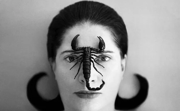 La serbia Marina Abramović lleva décadas agitando al público con sus acciones artísticas. /RC