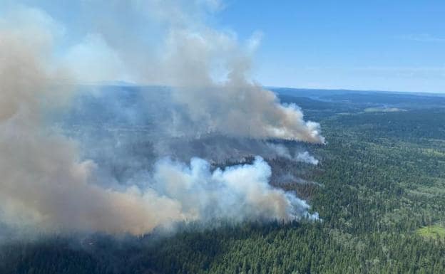 Un incendio a causas de las altas temperaturas en Canadá. /AFP