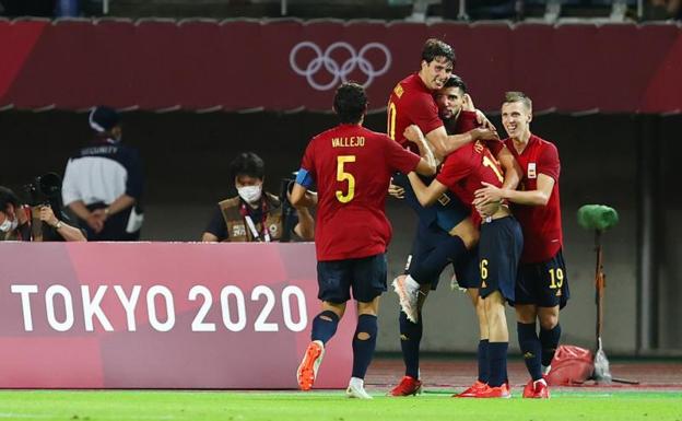 España pasa a semifinales con un 'hat trick' de Rafa Mir 