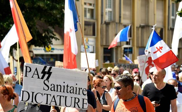 Manifestación en contra de las medidas sanitarias en Metz (Francia)./AFP