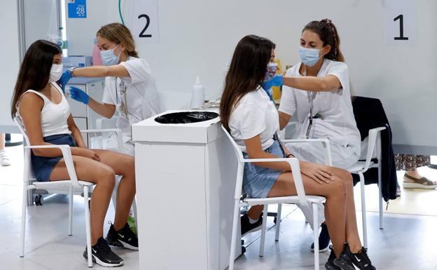 Vacunación de adolescentes en Madrid./EFE