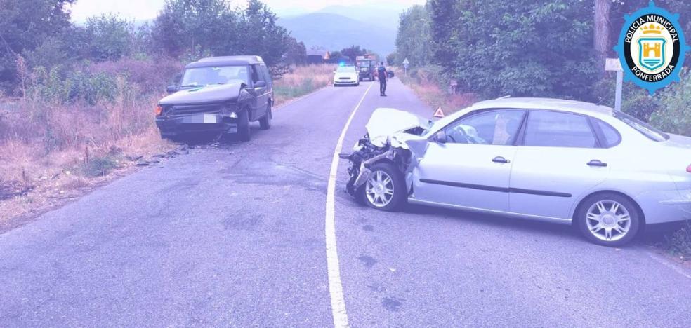 Un accidente sin heridos graves tras una colisión frontal en la carretera de Dehesas a Posada - Vimarsana News