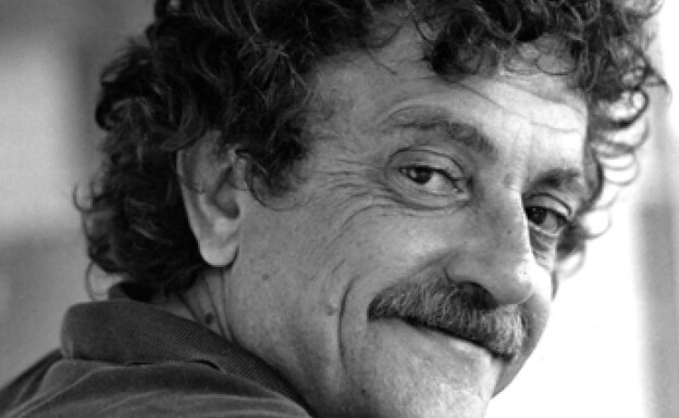 El escritor estadounidense Kurt Vonnegut, que murió hace 14 años, en una imagen sin datar. /Reuters