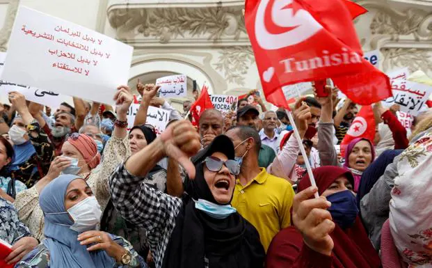 Manifestación en contra del presidente Kaïs Saied en la capital de Túnez./REUTERS