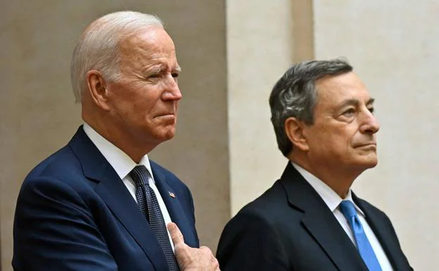 Joe Biden y Mario Draghi, a la llegada del presidente estadounidense a Roma./AFP