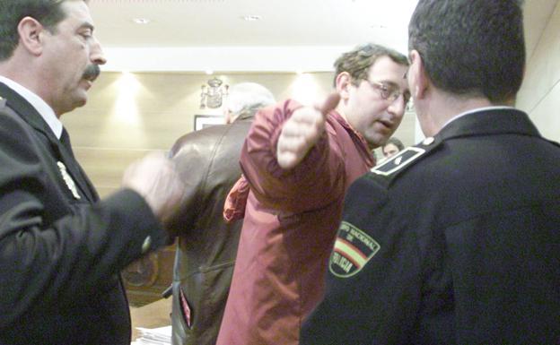 El detenido fue condenado a 30 años de cárcel por matar a una mujer