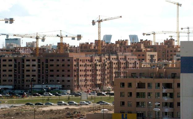 Viviendas en construcción en un barrio de Madrid. /R. C.