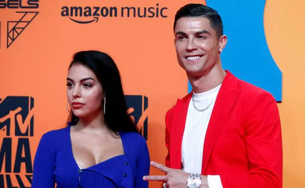 Cristiano Ronaldo y su mujer Georgina Rodríguez./Reuters