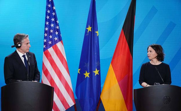 La ministra alemana de Exteriores, Annalena Baerbock, y el secretario de estado de Estados Unidos, Antony Blinken. /afp