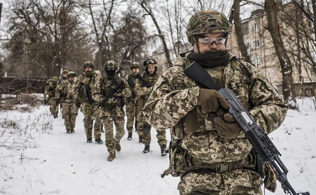 Ucrania empieza a armar a sus civiles