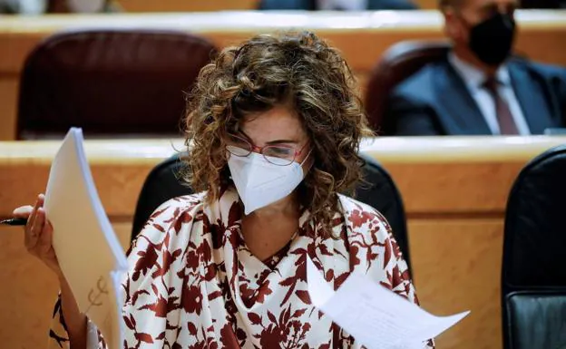 La ministra de Hacienda, María Jesús Montero, en diciembre en el Senado. /EFE