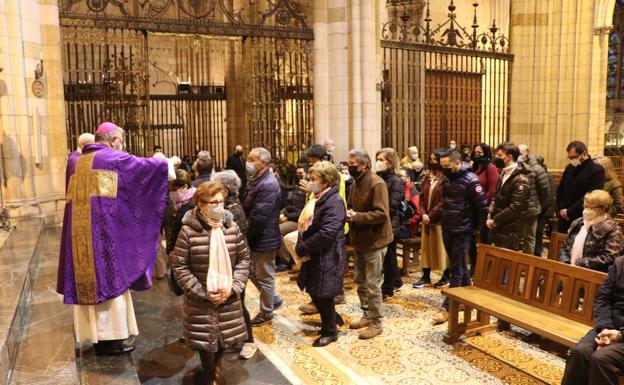 El Obispo Realiza La Imposición De La Ceniza En El Miércoles De Ceniza En León Leonoticias 