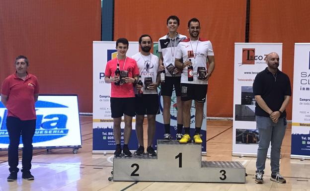 Podium of badminton winners in Zamora. 