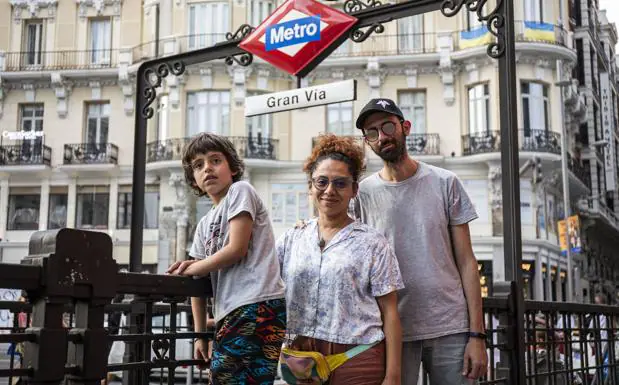 «En Madrid hay caos y desorden, y nosotros buscamos color, incluso en vacaciones»