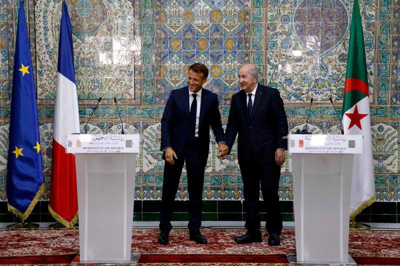 Der französische Präsident Emmanuel Macron und der algerische Präsident Abdelmayid Tebune an diesem Donnerstag in Algier