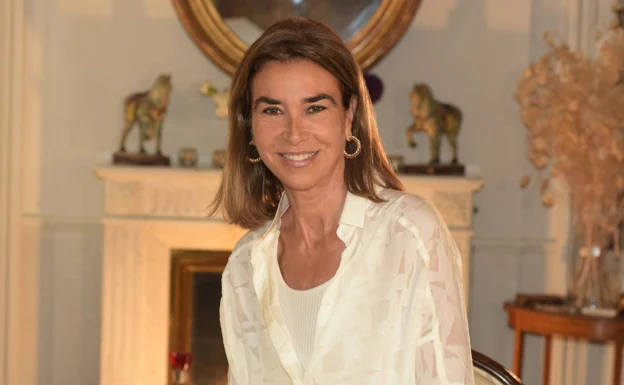 La escritora Carmen Posadas en su domicilio de Madrid./C. Roca