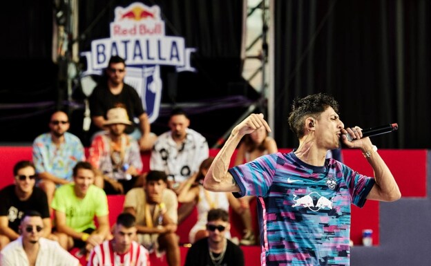 El rapero español Tirpa compitiendo por la última plaza de la Final Internacional de Red Bull Batalla. /EFE
